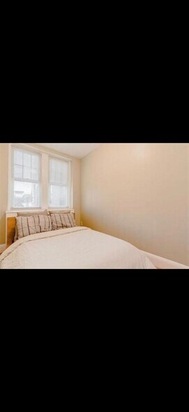 Building Photo - 2009 Commonwealth Ave