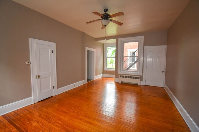 Building Photo - RTSA301