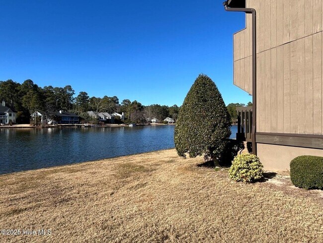Building Photo - 250 Sugar Gum Ln