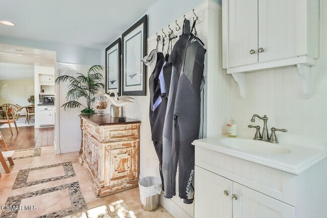 Building Photo - 31944 CA-1