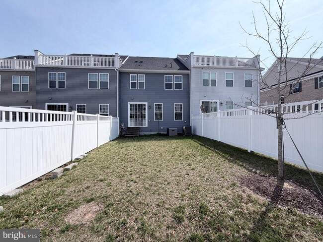 Building Photo - 10825 Foxtrot Cir