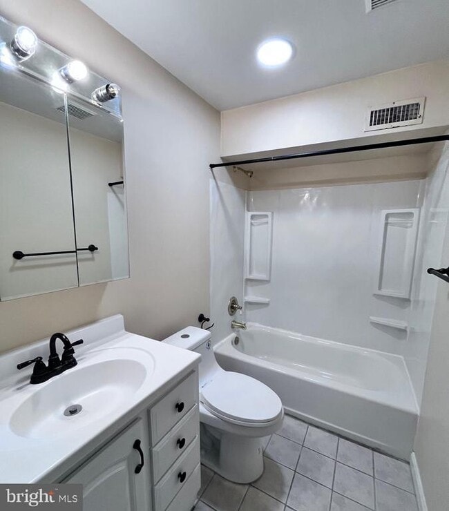 Building Photo - 2847 Linden Knoll Ct