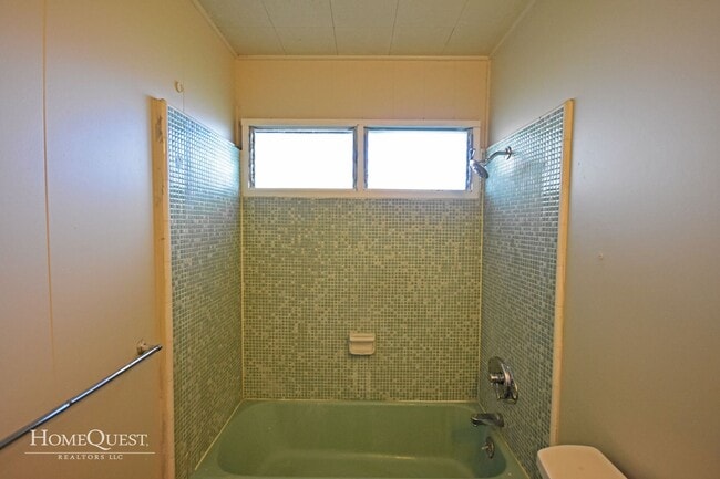 Building Photo - Kaneohe Charm -- 3 bed 1.5 bath SFH -- $3500/mo