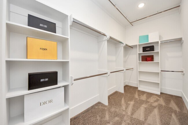 Building Photo - 7502 B Carver Rd