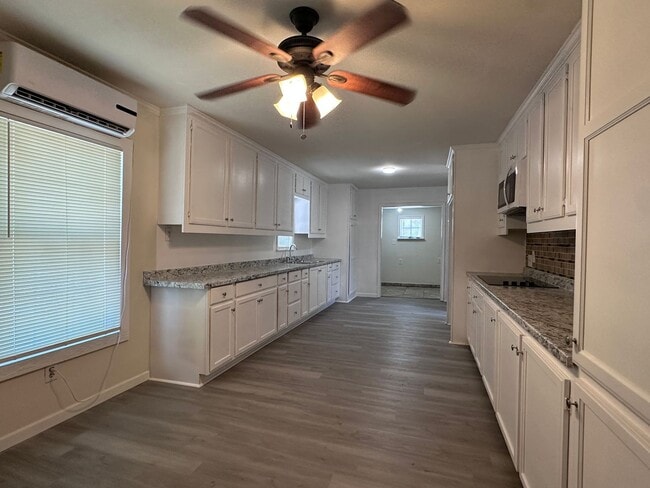 Building Photo - 501 Villa Dr