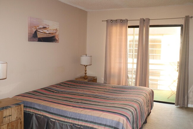 Building Photo - 87 Capri B