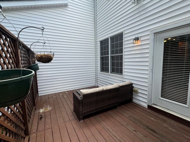 Building Photo - 2 Bedroom, 2 1/2 Bath Townhouse in Raleigh...