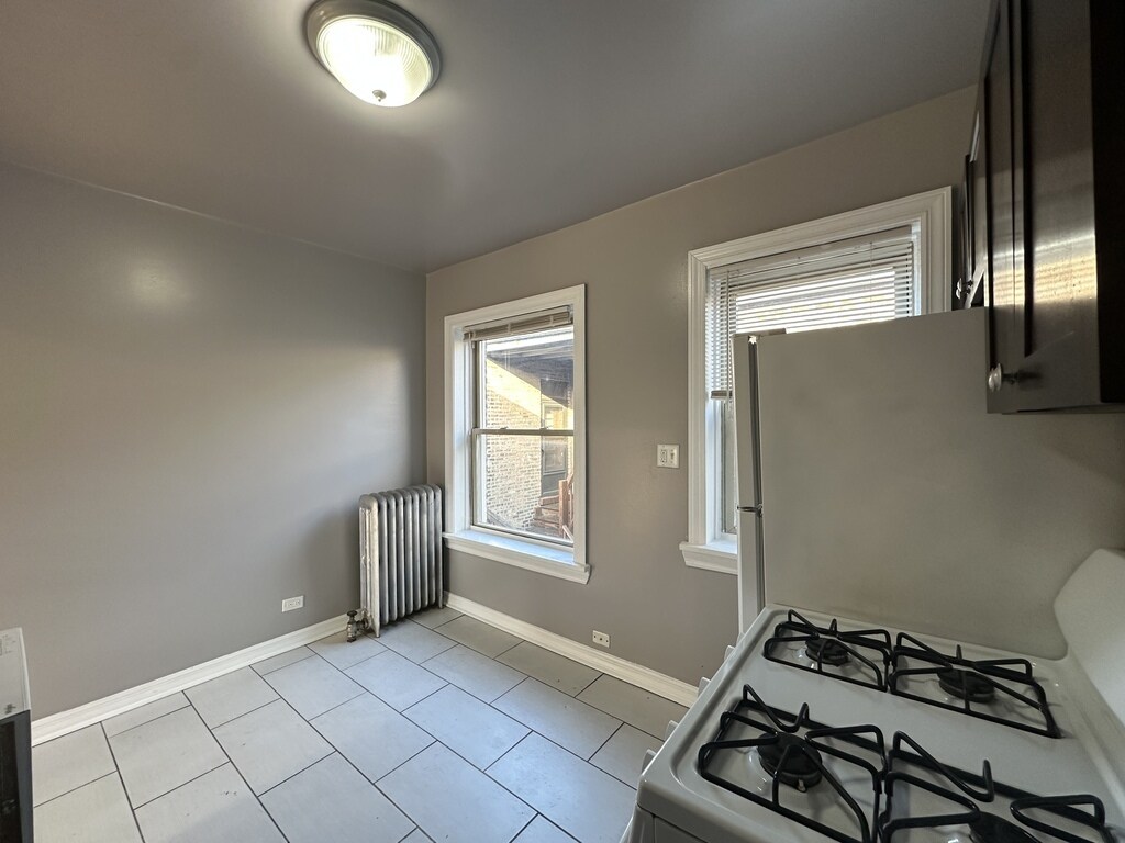 Building Photo - 4027 W Melrose St