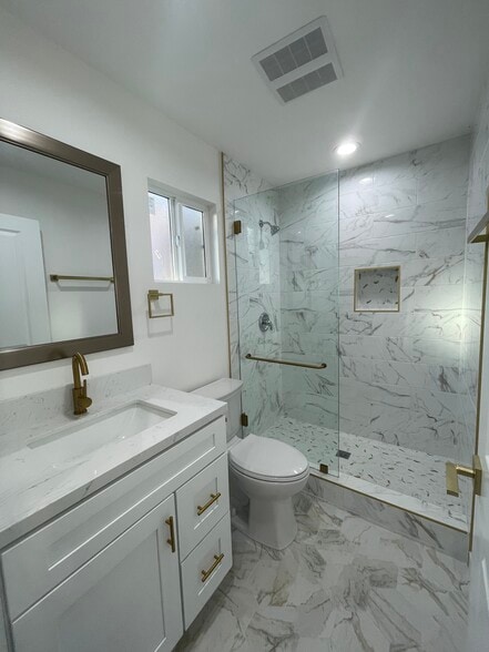 Building Photo - 1346 W 37th St