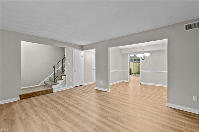 Building Photo - Updated Townhome in Virginia Beach