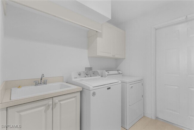 Building Photo - 20240 Burnside Pl