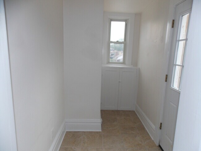 Building Photo - 1308 Peermont Ave