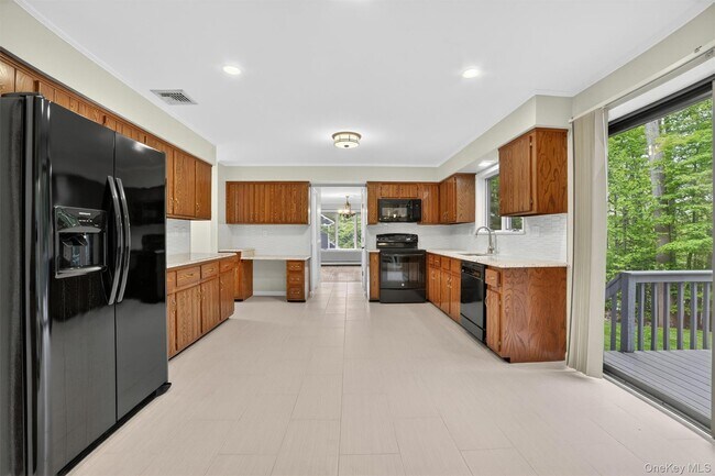 Building Photo - 28 Lakeview Dr
