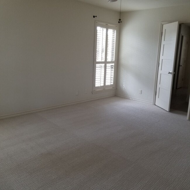 Building Photo - Stunning Home - North Cat Mountain - 4 bed...