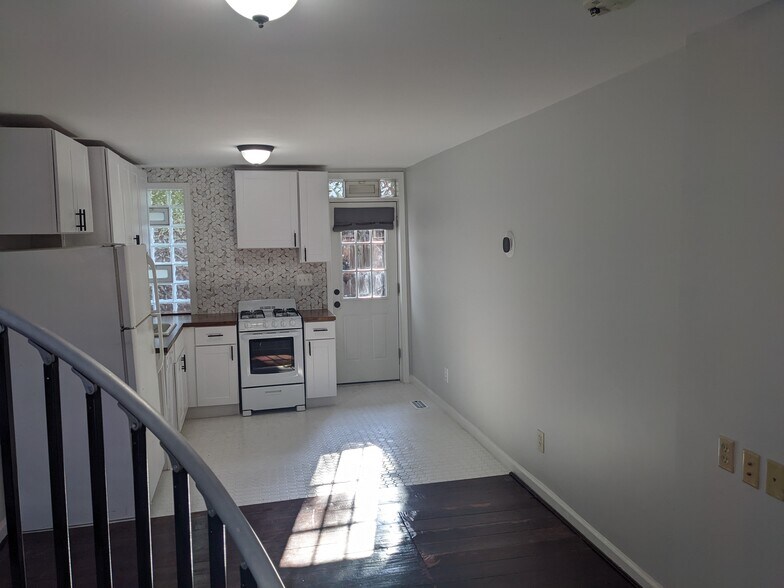 Kitchen - 1528 Olive St