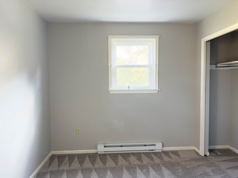 Building Photo - 2231 Donough Dr