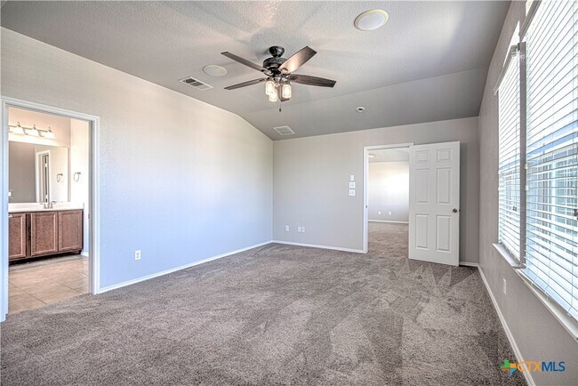 Building Photo - 1011 Sugar Brook Dr