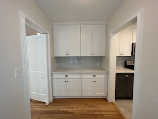 Building Photo - 9750 Newman St