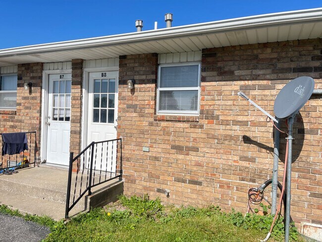 Building Photo - 5364 S Hutchinson Ave