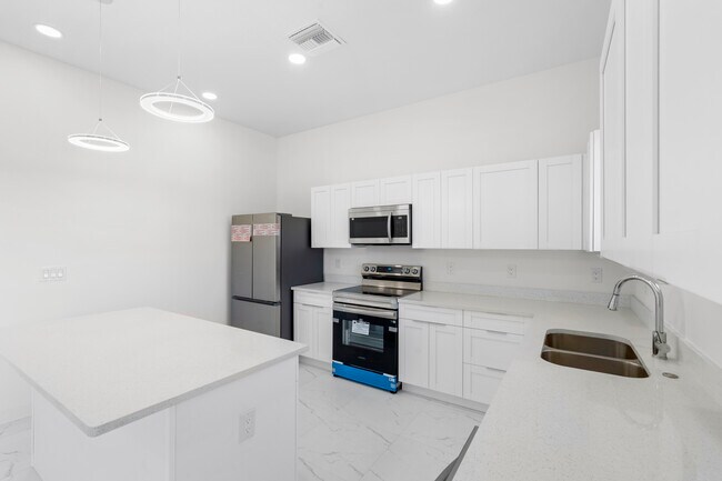 Building Photo - 4233 Jacaranda Pkwy W