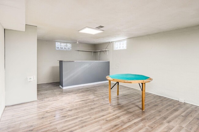 Building Photo - 4230 Eastlea Dr