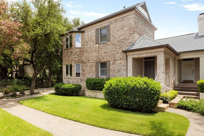 Building Photo - 2834 Montebello Rd