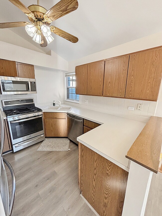 Building Photo - 404 W Hamilton Dr