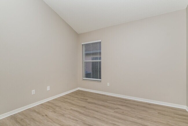 Building Photo - 5660 Paddock Trail Dr