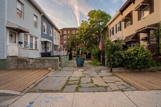 Building Photo - 6 Rademan Pl