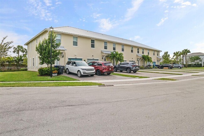 Building Photo - 4154 Greenway Dr