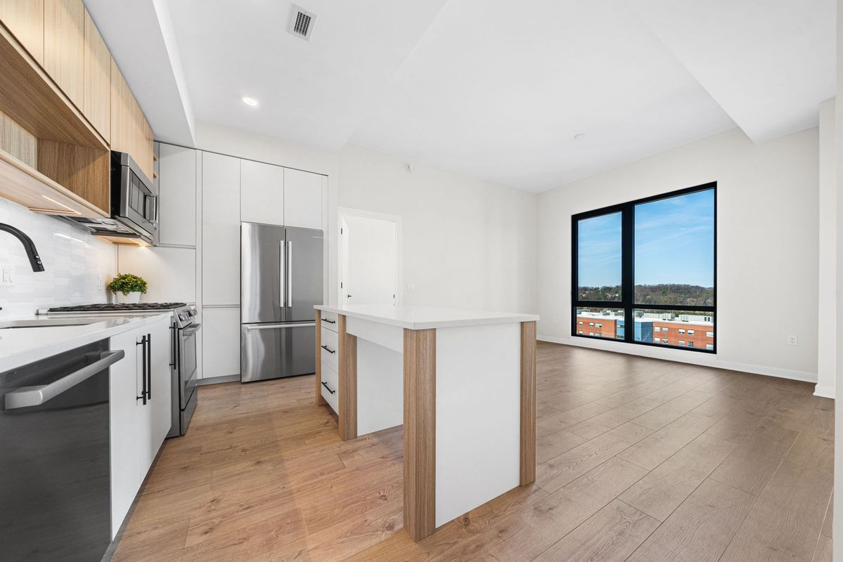 Building Photo - 255 W Falls Station Blvd