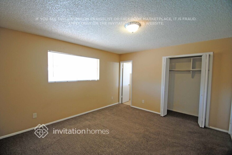Building Photo - 2463 E Fairbrook St