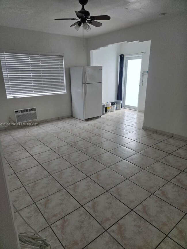 Building Photo - 7124 Bay Dr