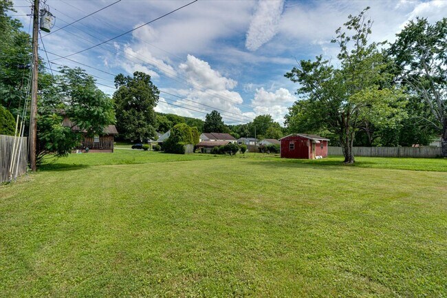 Building Photo - 3 BR 1 BA for Rent - 37415
