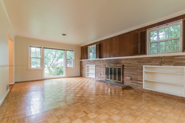 Building Photo - 9702 Bellevue Dr