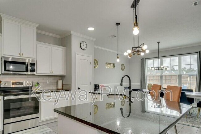 Building Photo - 1044 Mulford Lp