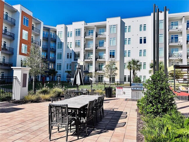 Building Photo - 5256 International Dr