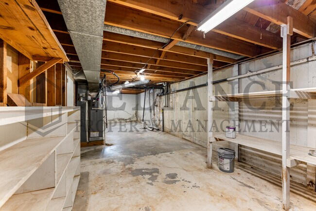 Building Photo - 512 Cindy St