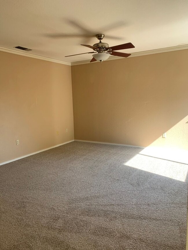 Building Photo - 5828 Laguna Vale Way