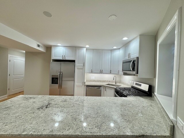 Building Photo - 3647 N Marshfield Ave