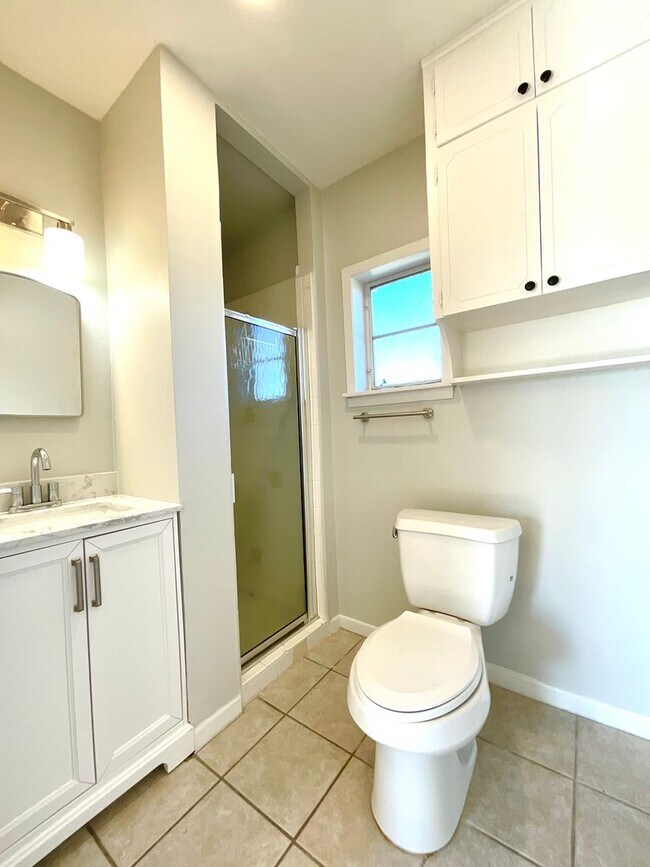 Building Photo - **APPLICATION RECEIVED**  Charming Home on 2 Acres Outside Burnet – Wood Floors, Bonus Room & Ani...