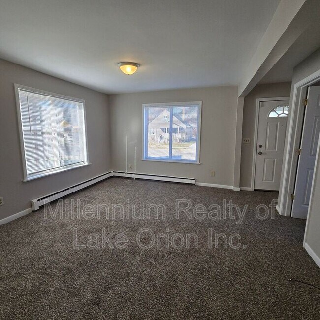 Building Photo - 644 E Meyers Ave