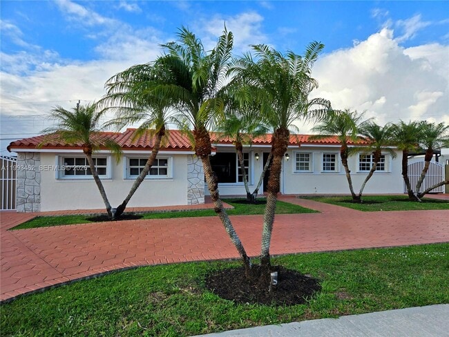 Building Photo - 10475 SW 42nd Terrace