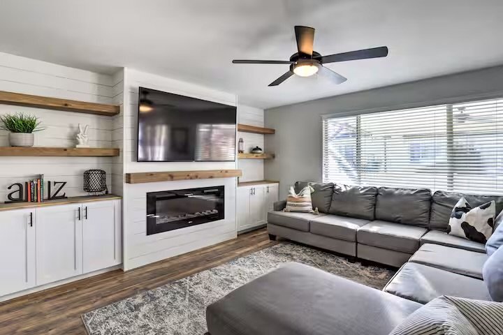 Building Photo - 4627 Seminole Cir