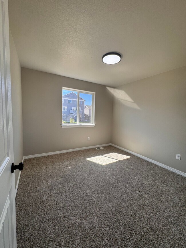 Building Photo - 10885 Matta Dr