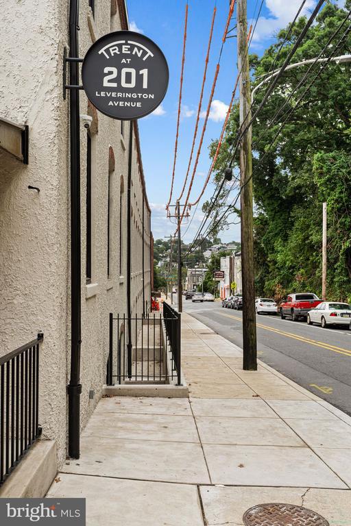 Building Photo - 201 Leverington Ave