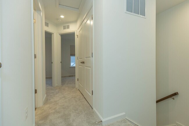 Building Photo - 3 Bed/3.5 Bath NEW Townhome in Charles Tow...