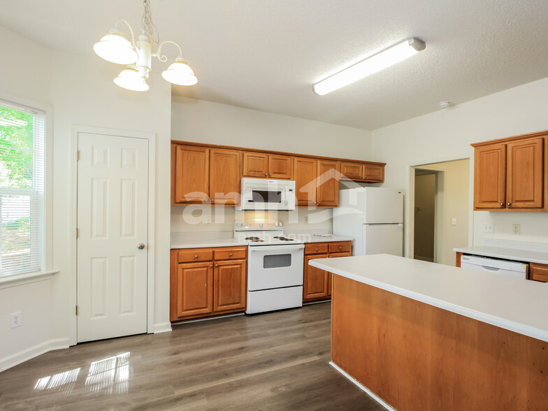 Building Photo - 117 Delham Ct