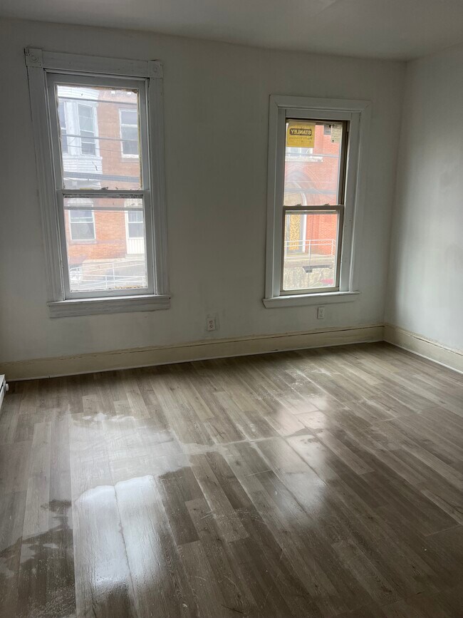 Building Photo - 309 E Mahanoy St