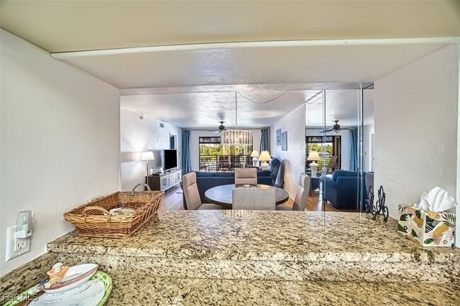 Building Photo - 226 3rd St